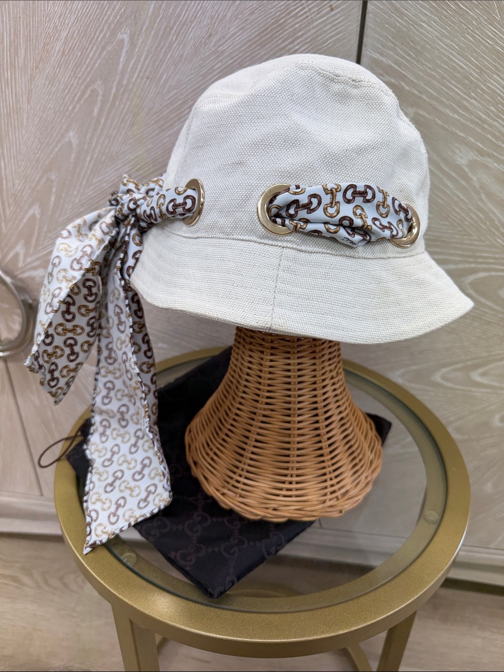 Gucci White Bucket Hat with Printed Scarf Detail